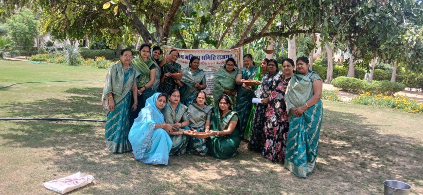 वैश्य महिला समिति ने पक्षियों के लिए लगाए परिंडे; प्रतिदिन जल सेवा का लिया संकल्प