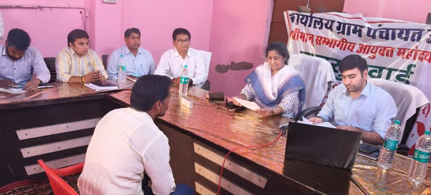 संभागीय आयुक्त ने नदबई के ग्राम ऊँच में की जनसुनवाई; मौके पर समस्याओं का निस्तारण पाकर खुश हुए ग्रामीण