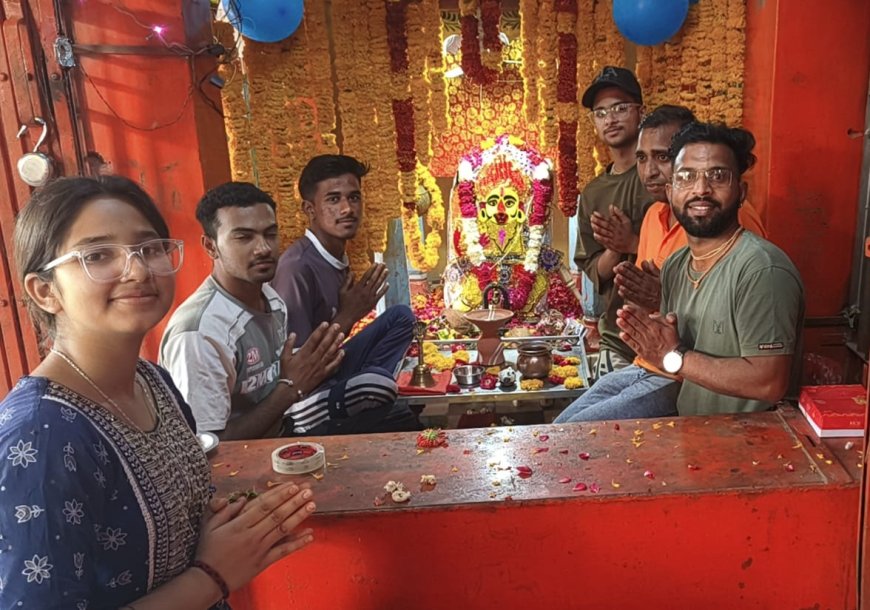 हडुतिया बालाजी के छप्पन भोग और महाभिषेक के साथ हनुमान जन्मोत्सव की धूम;  संगीतमय रामायण पाठ और हवन-पूजन से भक्तिमय हुआ गुरला का माहौल