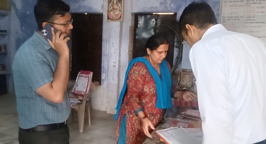 जिला कलेक्टर अतुल प्रकाश ने खैरथल के राजकीय प्राथमिक विद्यालय का किया औचक निरीक्षण