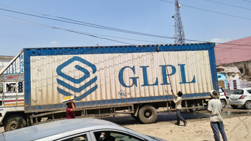 लापरवाह विद्युत विभाग दे रहा लोगों को दावत-ए मौत, जनता परेशान