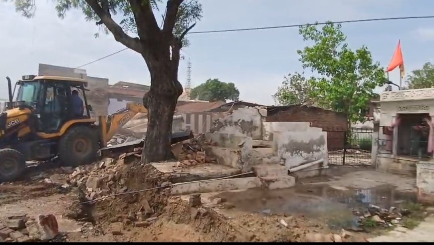 भरतपुर में ट्रस्ट की जमीन पर चला बुलडोजर: 4 दुकानें और गोदाम ध्वस्त, 10 दिन पहले दिया था नोटिस