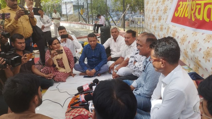 जैसलमेर में वरिष्ठ पत्रकार के खिलाफ प्रशासनिक निरंकुशता के विरोध में जयपुर में आज 7 वें दिन भी पत्रकारों का धरना लगातार जारी