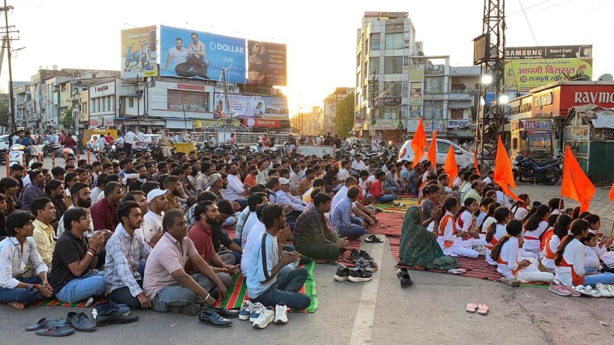 बजरंगी चौराहा पर विहिप का आक्रोश प्रदर्शन, गौ माता के साथ दुष्कर्म घटनाओं पर उग्र आंदोलन की चेतावनी