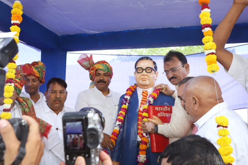 उप मुख्यमंत्री ने ग्राम श्यामाका में डॉ. भीमराव अंबेडकर की प्रतिमा का किया अनावरण;  विकास कार्यों की घोषणाओं के साथ दिया एकता व शिक्षा का संदेश