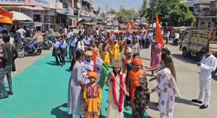 वन्दे मातरम् के 150 वर्ष पूर्ण होने पर एबीवीपी का आयोजन; 51 फीट तिरंगे के साथ निकली भव्य शोभायात्रा, नगर में हुआ जोरदार स्वागत