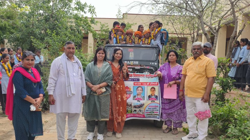 बड़ौदामेव: मेधावी छात्राओं का हुआ भव्य सम्मान, कस्बे में निकाला विजय जुलूस