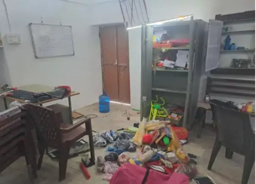 एक ही  राजकीय विद्यालय में तीसरी बार चोरी, जाली तोड़कर वॉटर कूलर और कॉपियां ले गए चोर