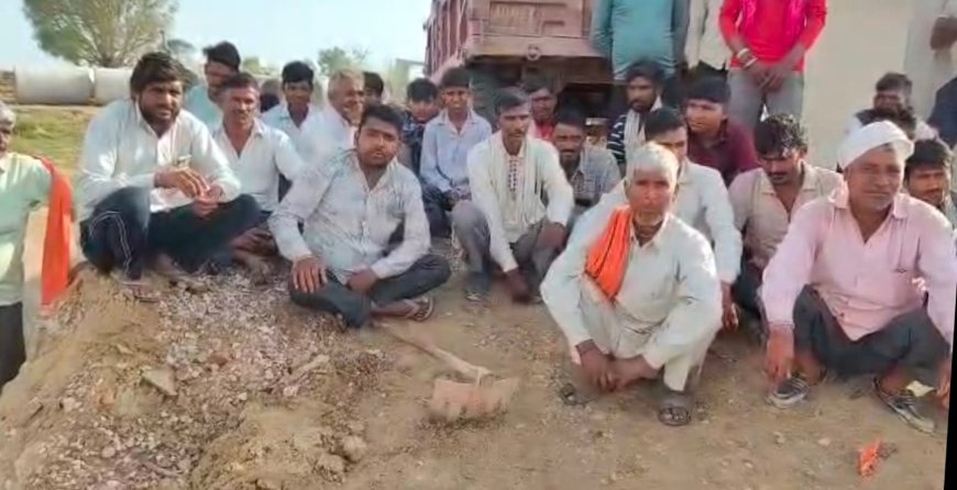 गंभीर नदी के पुल निर्माण में घटिया सामग्री का उपयोग, ग्रामीणों ने कार्य बंद करवाया