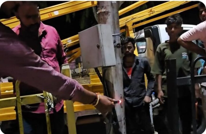 तखतगढ़ मे हाईवे डिवाइडर के पोल में उतरा करंट, नंदी की दर्दनाक मौत; ग्रामीणों में भारी आक्रोश