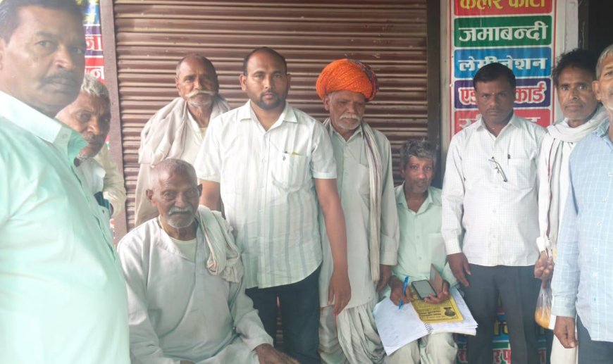 महात्मा ज्योतिबा फुले जयंती को लेकर सैनी समाज ने बांटे पीले चावल, गांव-गांव किया आमंत्रण