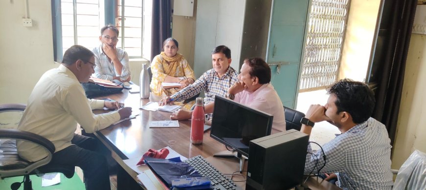 कठूमर क्षेत्र में विकास अधिकारी ने विभिन्न ग्राम पंचायतों का दौरा कर योजनाओं की प्रगति की समीक्षा की; 15 अप्रैल तक रिचार्ज टॉप कार्य पूर्ण करने के निर्देश, लापरवाही पर होगी कार्रवाई