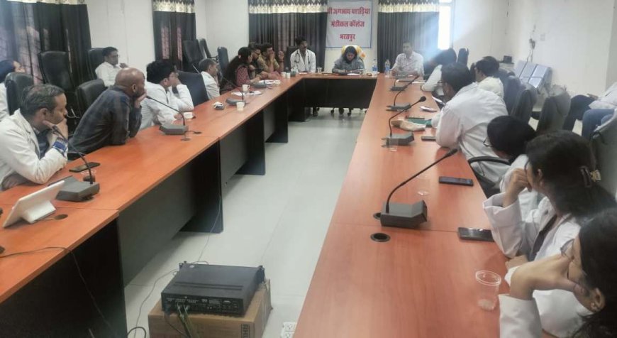 प्रमुख शासन सचिव ने ली चिकित्सा अधिकारियों की बैठक, बेहतर चिकित्सा सेवाओं के साथ ही बजट घोषणाऐं समय पर हों पूरी-प्रमुख शासन सचिव