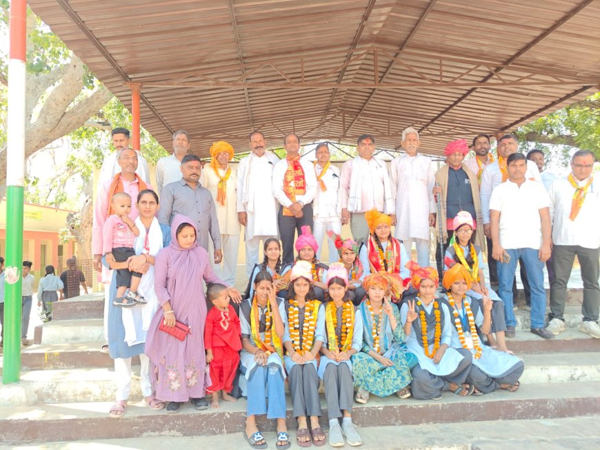 सरकारी विद्यालय की ओर से बोर्ड परीक्षा में सर्वाधिक प्रतिशत प्राप्तांक प्रतिभाशाली बच्चों की निकाली रैली सरकारी स्कूल में प्रवेश का दिया संदेश