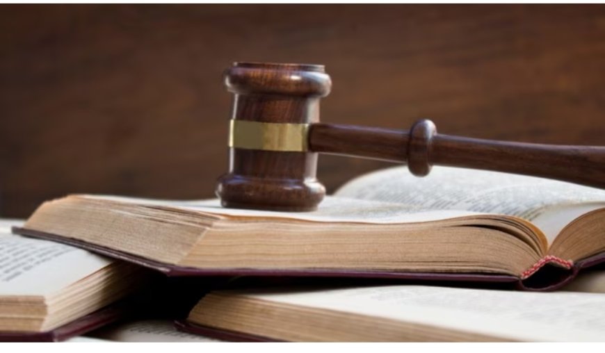 बकाया थी फीस, वकीलों ने कोर्ट से की फैसला रोकने की मांग; जज ने ठोक दिया 50 हजार जुर्माना