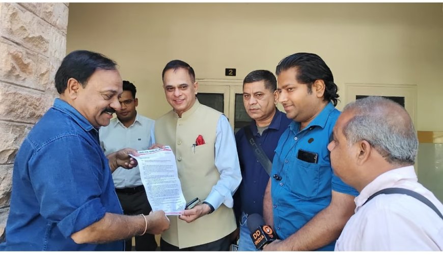 वरिष्ठ पत्रकार के साथ हुए प्रशासनिक अन्याय के विरुद्ध लामबंद हो रहे पत्रकार संगठन; मुख्य सचिव को सौंपा ज्ञापन
