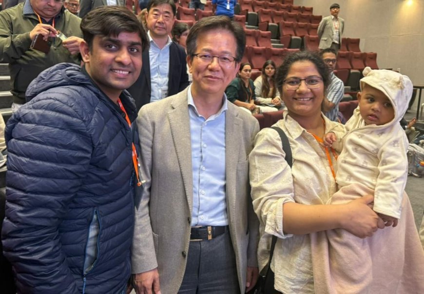 साउथ कोरिया मे आयोजित अंतर्राष्ट्रीय डेंटल सेमिनार में डॉ तन्मय खंडेलवाल डॉ आंचल जैन को किया सम्मानित