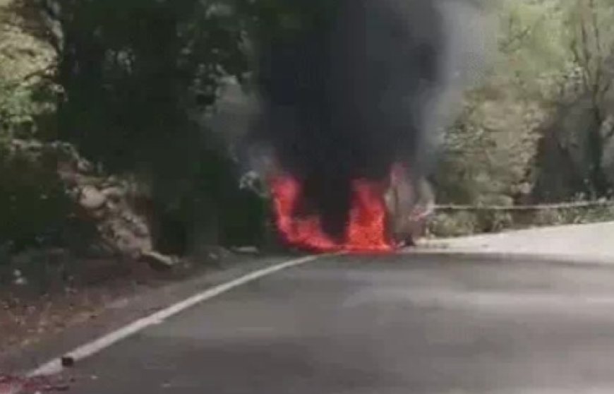 अलवर में चलती कार बनी आग का गोला, खिड़की से कूदा ड्राइवर झुलसा, लोगों की भीड़ जुटी, अस्पताल में कराया भर्ती