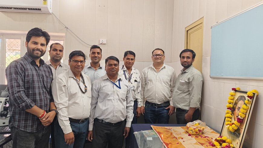 अलवर में 'लैब टेक्नीशियन दिवस' पर जकारिया जेनसन को दी श्रद्धांजलि, सटीक रिपोर्टिंग का लिया संकल्प