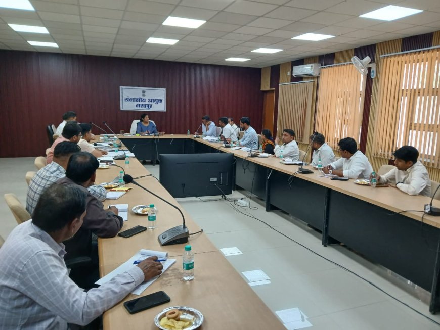 सफाई व्यवस्था में लापरवाही पर सख्त हुईं संभागीय आयुक्त; दो निरीक्षकों को नोटिस, नोडल अधिकारियों को फील्ड में उतर नियमित फोटो रिपोर्ट भेजने के निर्देश