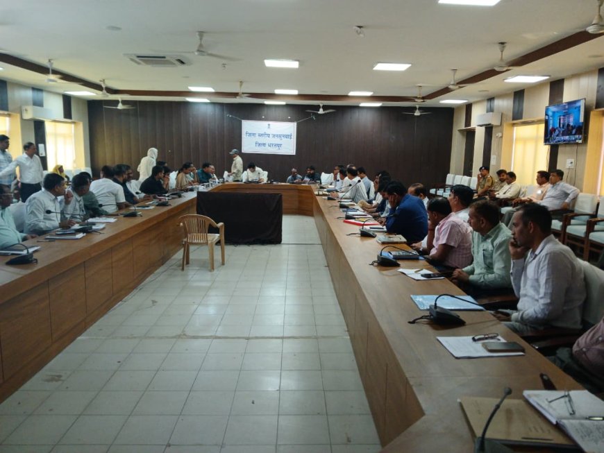 जिला स्तरीय जनसुनवाई: कलक्टर ने सुनी 40 समस्याएं, नदबई की विधवा महिला को मौके पर दी 1 लाख की सहायता और पेंशन की सौगात