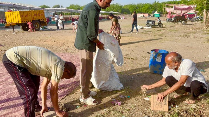 कथा विराम के बाद भी सेवा जारी: मेडिसिटी ग्राउंड की सफाई में जुटे सैकड़ों हाथ