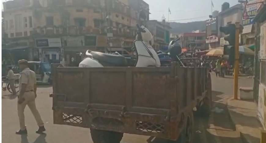 अलवर में अतिक्रमण और नो-पार्किंग पर कार्रवाई, 10 बाइक जब्त