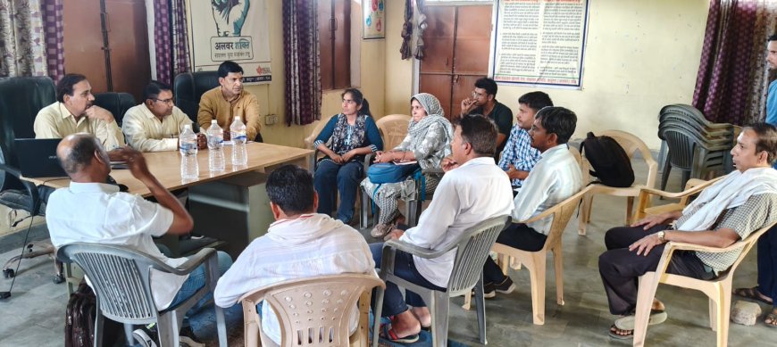 विकास अधिकारी ने विभिन्न ग्राम पंचायतों का किया निरीक्षण, खेरली रेल में क्लस्टर बैठक हुई आयोजित; 22 अप्रैल तक पूर्ण करने की समयसीमा तय