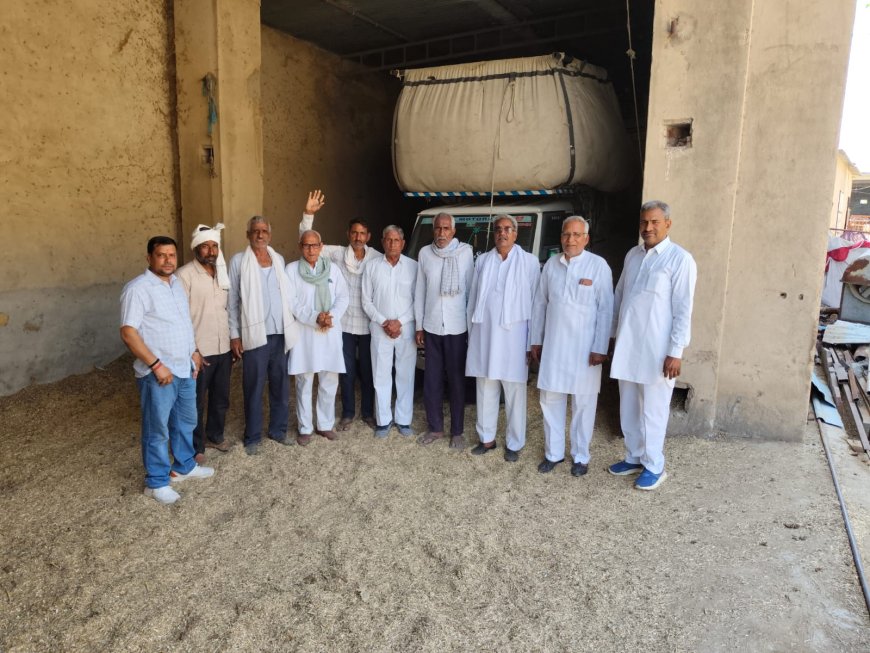 सेवानिवृत्ति के बाद गौ-सेवा का संकल्प: बीरबल यादव ने गौशाला में भेंट किया 125 मण चारा