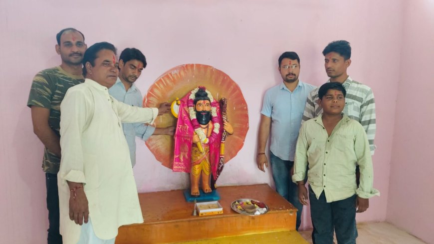 कठूमर में धूमधाम से मनाया भगवान श्री परशुराम जन्मोत्सव, मंदिर में हुआ पंचामृत अभिषेक व पूजा-अर्चना