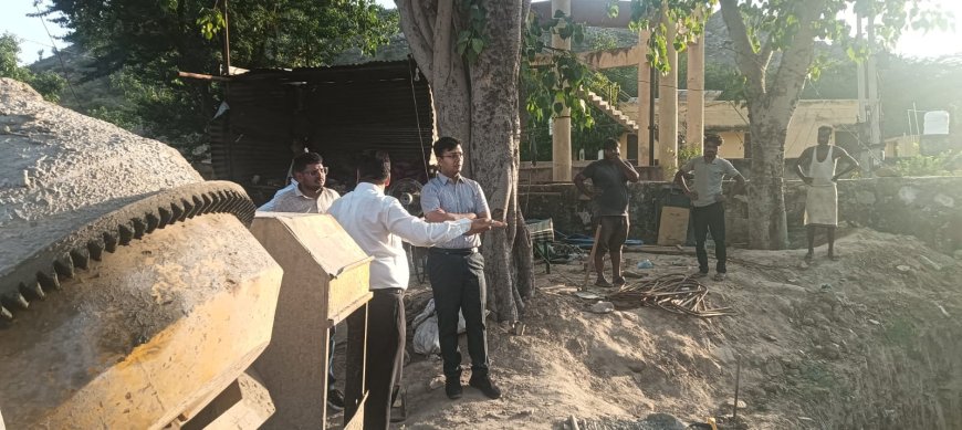 ग्रीष्मकाल में पेयजल आपूर्ति सुनिश्चित करने को लेकर जिला कलक्टर का ग्रामीण क्षेत्रों में निरीक्षण