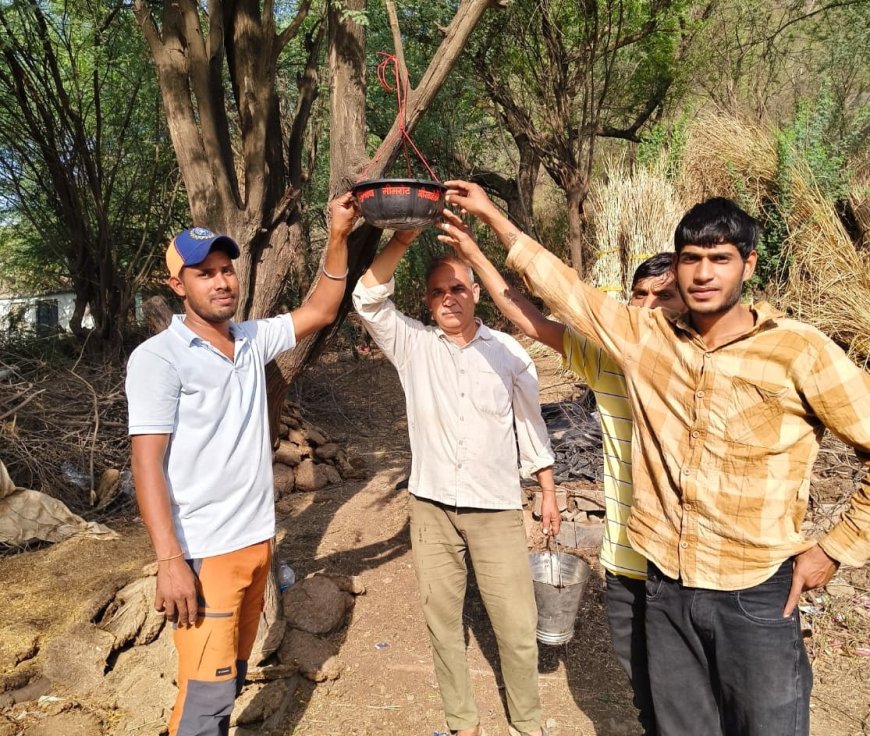 जन्मदिन के अवसर पर पक्षियों के लिए लगाए गए परिंडे