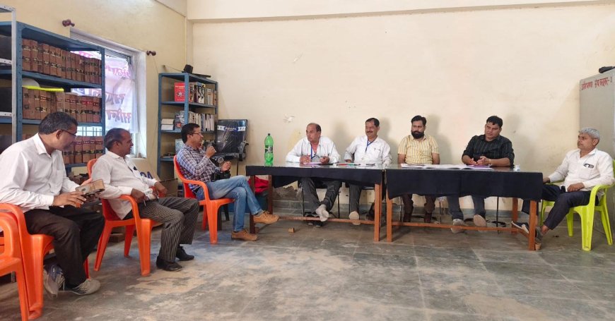 कठूमर कोर्ट परिसर में बार काउंसिल सदस्य पद का चुनाव सम्पन्न; 51 में से 46 अभिभाषकों ने किया मतदान