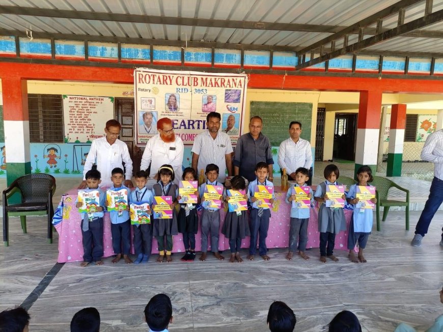रोटरी क्लब मकराना ने गुणावती स्कूल में वितरित की लेखन पुस्तकें