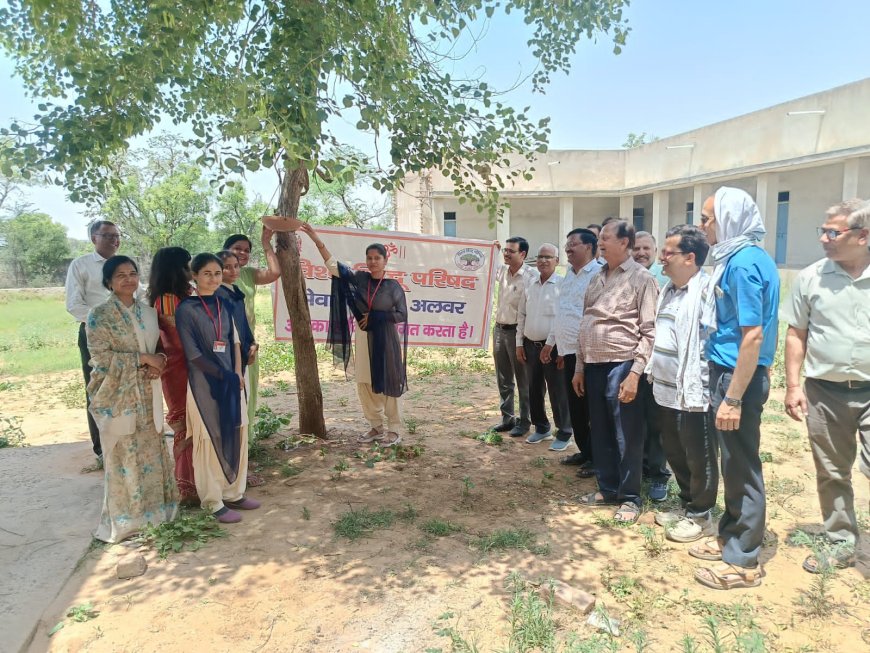 भीषण गर्मी में बेजुबानों के लिए बढ़े हाथ: खेरली में वैश्य महासम्मेलन व विहिप ने लगाए परिंडे