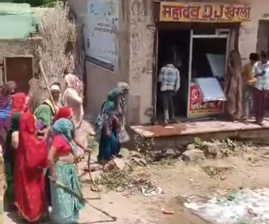 सौंखर में अवैध शराब के खिलाफ महिलाओं का फूटा गुस्सा, ठेके पर की तोड़फोड़; 15 दिन पहले दी थी पुलिस को शिकायत