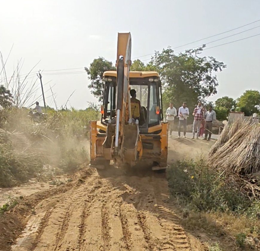 प्रशासन का पीला पंजा: गैर मुमकिन रास्तों से हटाया अतिक्रमण, ग्रामीणों को मिली राहत