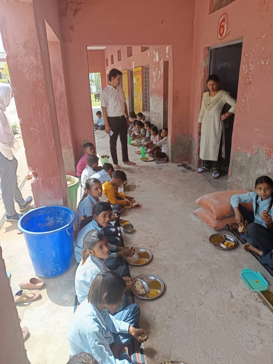 अधिकारियों ने स्कूलों का औचक निरीक्षण कर मिड डे मील की गुणवत्ता परखा
