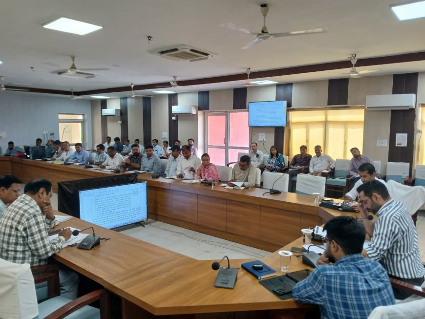 साप्ताहिक समीक्षा बैठक आयोजित; पेयजल व विद्युत की आपूर्ति रखें निर्बाध, चिकित्सा संस्थानों में रखें माकूल व्यवस्थाऐं - जिला कलक्टर