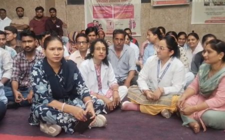 अलवर सेटेलाइट अस्पताल में परिजनों और गार्ड के बीच भिड़ंत; मारपीट के विरोध में कार्य बहिष्कार कर धरने पर बैठा स्टाफ