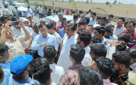 स्टेट हाईवे की खामियों के खिलाफ गिरादड़ा में ग्रामीणों का धरना; हरिशंकर मेवाड़ा के दखल के बाद 2 दिन में समाधान का आश्वासन