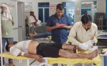 पुलिस दबिश के दौरान बड़ा हादसा: साइबर आरोपी पकड़े जाने के डर से मंदिर से कूदे, दो गंभीर घायल; अलवर रेफर