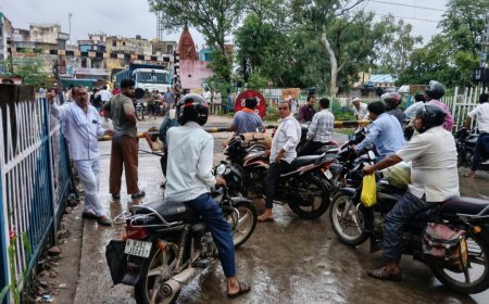 रेलवे फाटक बना मुसीबत, रोजाना 8 घंटे जाम में फंसता है शहर; स्वीकृत ओवरब्रिज अब भी फाइलों में कैद