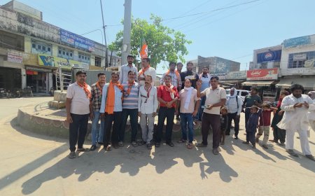 पश्चिम बंगाल एवं असम में भाजपा की जीत पर लक्ष्मणगढ़ में जश्न, कार्यकर्ताओं ने बांटी मिठाई;  शहीद भगत सिंह चौराहे पर हुई आतिशबाजी