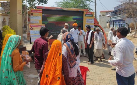 कठूमर विधानसभा क्षेत्र में ग्राम विकास रथ” के जरिए सरकारी योजनाओं की दी जानकारी