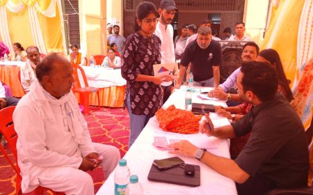 हथैनी ग्राम स्तरीय जनसुनवाई में जिला कलक्टर ने सुनी आमजन की समस्याएं