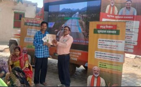 'ग्राम रथ' ने संवारा सुनीता का भविष्य: बरसों का इंतजार खत्म, मौके पर मिला भूमि का पट्टा