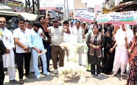महिला आरक्षण कानून को तुरंत लागू करने की मांग, सीकरी में महिला कांग्रेस ने फूंका प्रधानमंत्री का पुतला