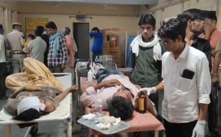 बाईक स्कूटी में भिंड़त तीन घायल प्राथमिक उपचार के बाद अलवर रैफर