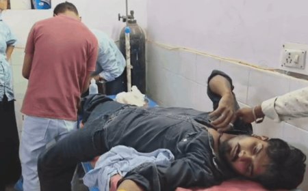 थाणा गांव के पास दो बाइकों की आमने-सामने भीषण भिड़ंत, हादसे में तीन युवक गंभीर घायल